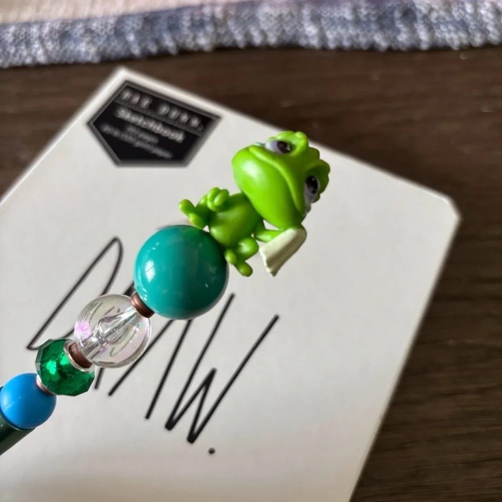 Disney Doorables: Tangled: Pascal handmade beaded pen